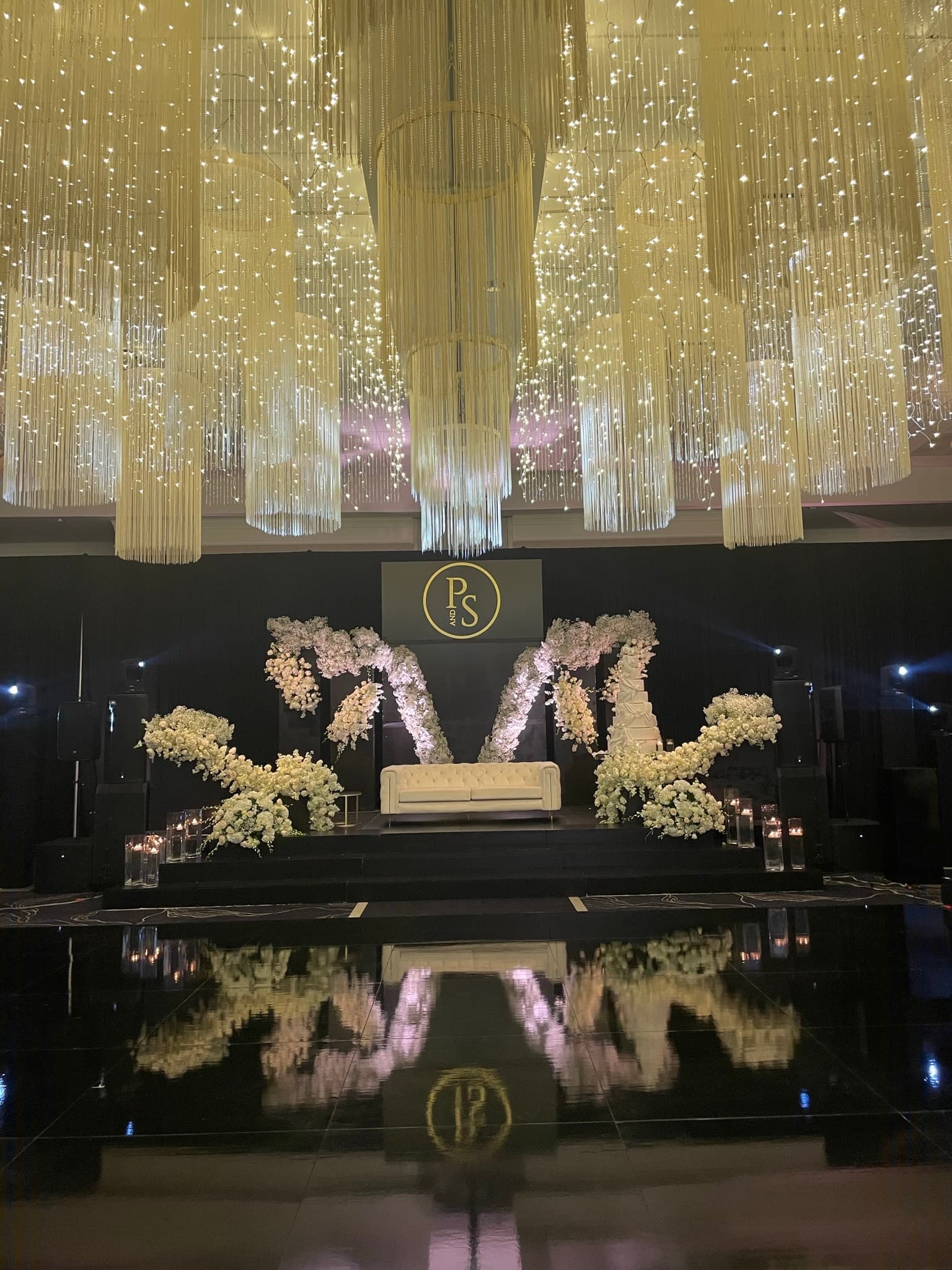 Wedding decor arrangement by Niveta Singh